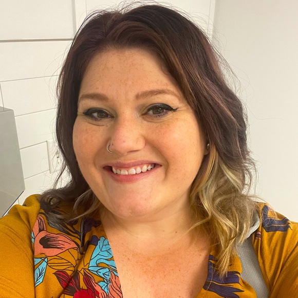 Meet your Posher, Stephanie - Picture 1 of 1
